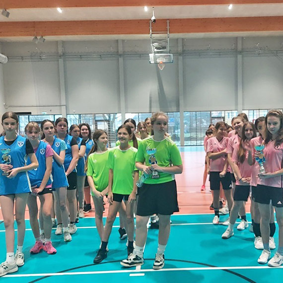 Igrzyska dzieci w pi�cee koszykowej dziewcz�t