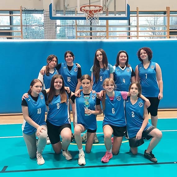 Igrzyska dzieci w pi�cee koszykowej dziewcz�t