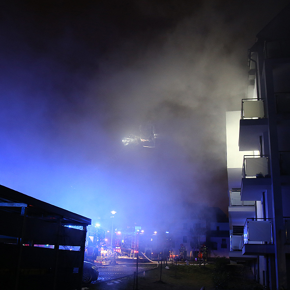 Po�ar mieszkania przy U�a�skiej. Ewakuacja mieszka�c�w, nie �yje kot. Zobacz film!