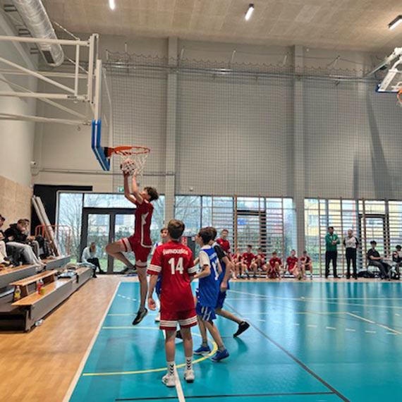 Igrzyska dzieci w pi�ce koszykowej ch�opc�w