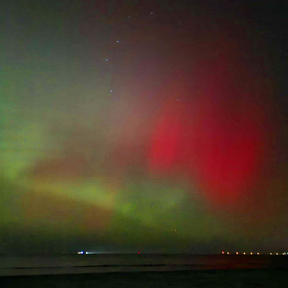 Spektakularna zorza polarna nad �winouj�ciem, kolorowy pokaz energii S�o�ca i jak samodzielnie uchwyci� to na zdj�ciu