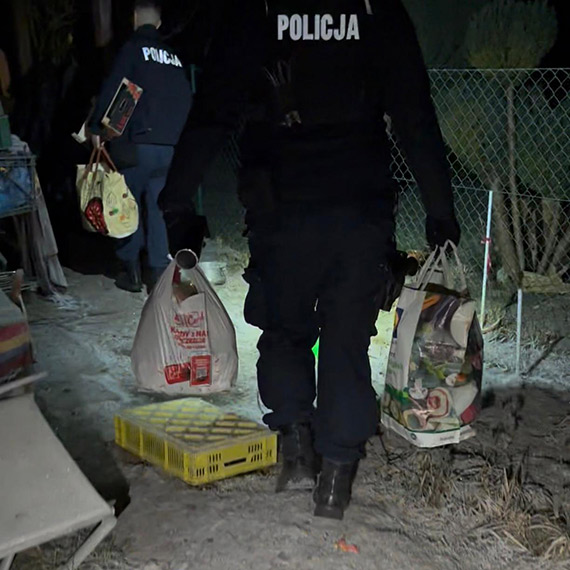 Zgłoszenie bez przestępstwa. Policjanci ze Świnoujścia ogrzali ludzką tragedię