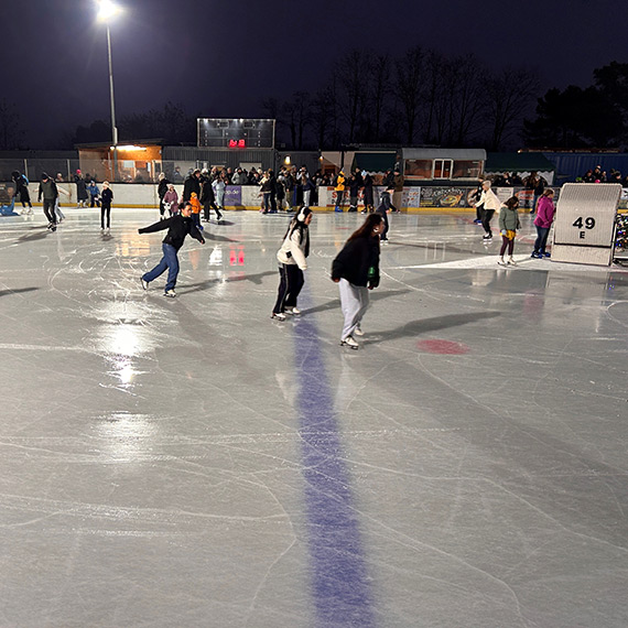 Ferie zimowe. Lodowisko w Heringsdorfie za darmo dla uczni�w ze �winouj�cia