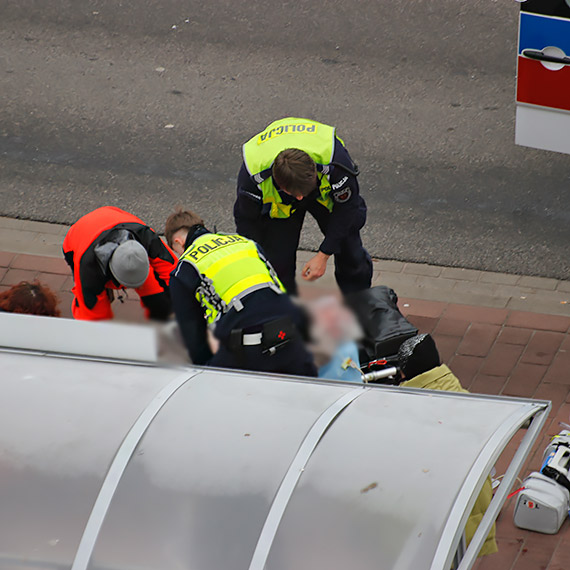 Reanimacja na przystanku na Osiedlu Zachodnim. Walka o życie starszego mężczyzny
