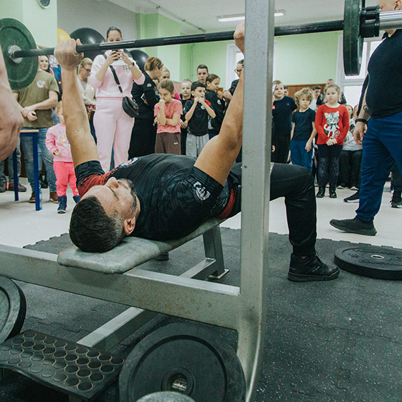 Biegali, nurkowali, wspinali się, wyciskali... wszystko dla chorych dzieci. Po sportowej sobocie, czas na wielki finał WOŚP!