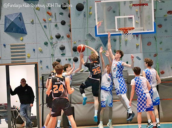 Koszykarski weekend w �winouj�ciu. Wygrana U19 i pierwsza pora�ka U16