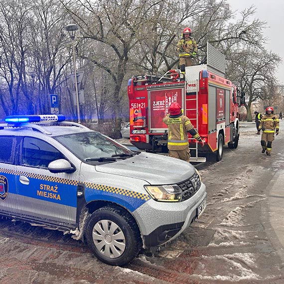 Śliskie chodniki, sople - dbajmy o bezpieczeństwo w swojej okolicy