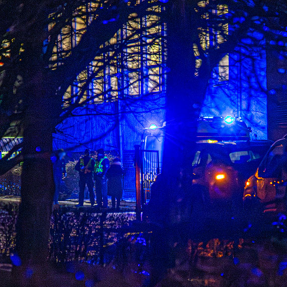Bijatyka z użyciem gazu przy szkole przy ulicy Witosa. Interweniowały policja i pogotowie