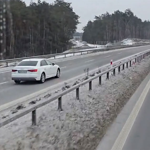 �winouj�cie droga S3 -brawurowa jazda pod pr�d