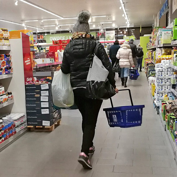 Ub.r. zakończył się w sklepach wzrostem cen na poziomie 4,2% rdr. Najszybciej drożały używki i art. tłuszczowe
