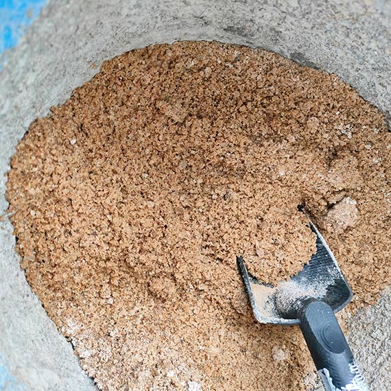 120 z� za worek piasku z mieszank� soln�