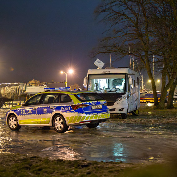 W�amanie do campera na Basenie P�nocnym. Policja prowadzi �ledztwo