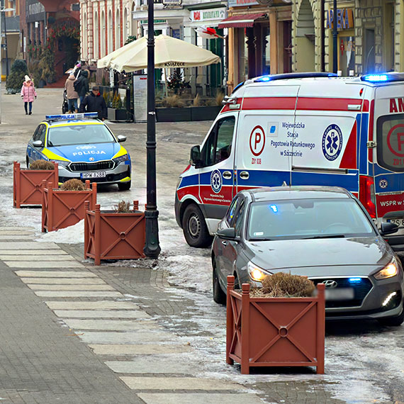Zaczepiał przechodniów na deptaku. Interweniowała policja i pogotowie [1]