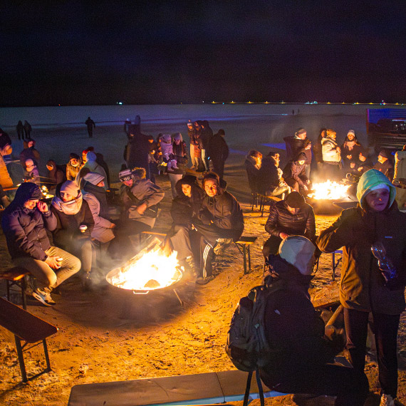 Walentynkowa pota�c�wka rozgrza�a zimn� pla��. Zobacz film! 