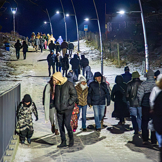 Walentynkowa pota�c�wka rozgrza�a zimn� pla��. Zobacz film! 