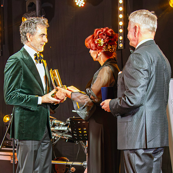 200 go�ci, 16 statuetek i zabawa do �witu. Tak wygl�da� Prezydencki Bal Maskowy w stylu weneckim