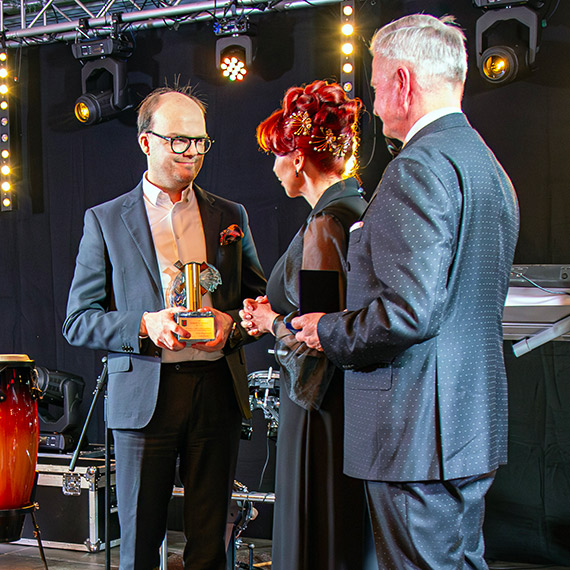 200 go�ci, 16 statuetek i zabawa do �witu. Tak wygl�da� Prezydencki Bal Maskowy w stylu weneckim