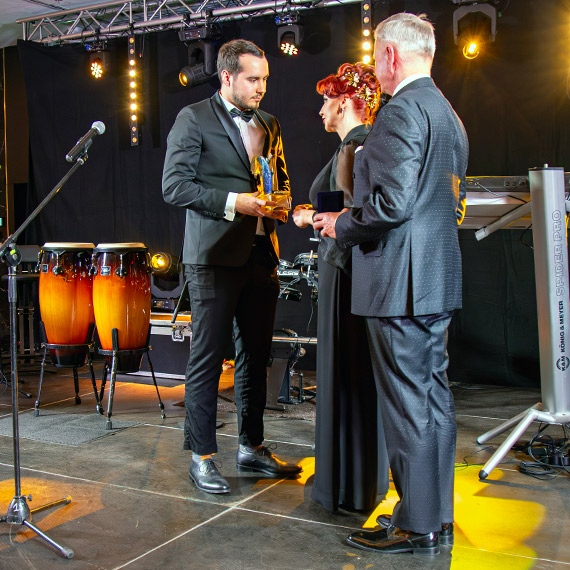 200 go�ci, 16 statuetek i zabawa do �witu. Tak wygl�da� Prezydencki Bal Maskowy w stylu weneckim