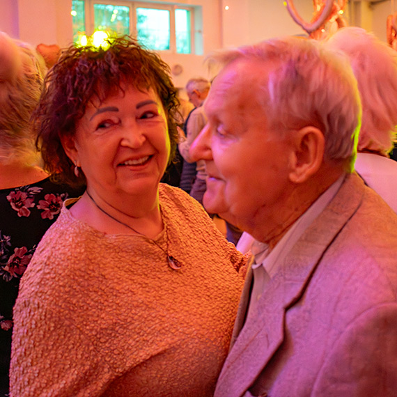 �winoujskie Walentynki; dzie� drugi. W Sali MDK bawili si� seniorzy. Zobacz film! 