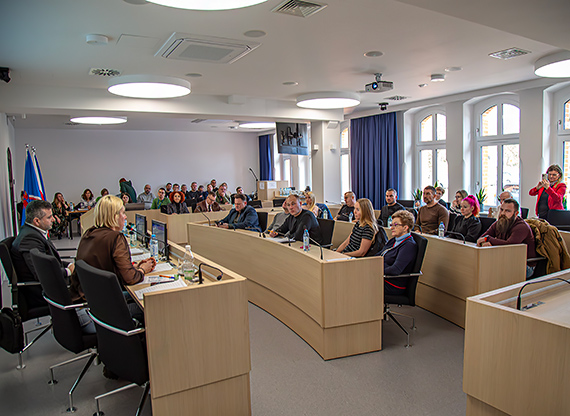 Techniczny raport obiekt�w OSiR: ograniczenia, przecieki, zalewania i pomosty w stanie agonalnym. Zobacz film!