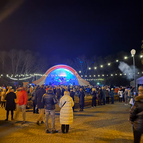 Kiedy� dancingi, dzi� dyskoteka przed muszl�. Dlaczego ludzie chc� ta�czy�