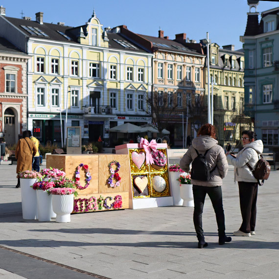 S�oneczny u�miech dla pa� na pocz�tek �wi�tecznego weekendu