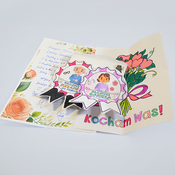 Laurka dla dziadków dotarła po dwóch miesiącach. Dziewczynka ze Świnoujścia w końcu odetchnęła z ulgą