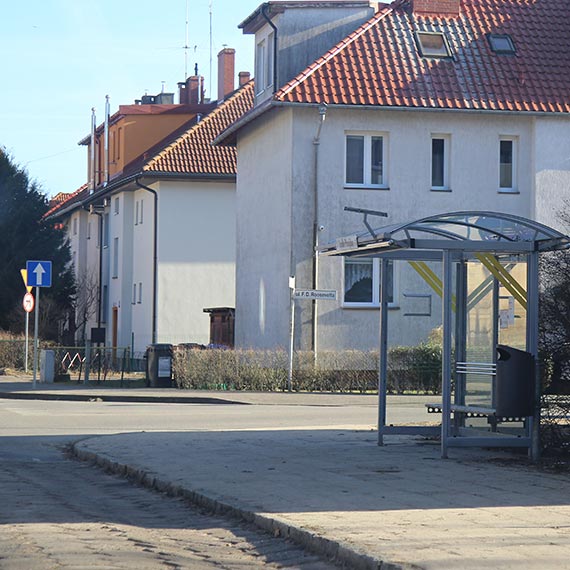 Przystanek widmo na osiedlu Posejdon. Wiata jest, autobus si� zatrzymuje, ale znaku… wci�� brak