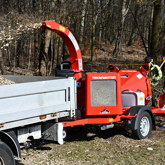 Nowy „po�eracz ga��zi” ju� pracuje w miejskiej zieleni