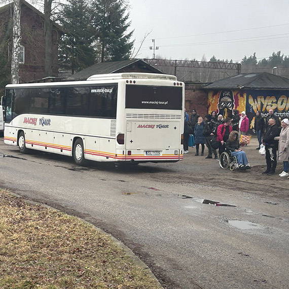 Pociągi do Świnoujścia stanęły. Kolejarze naprawiają trakcję między Wolinem a Troszynem