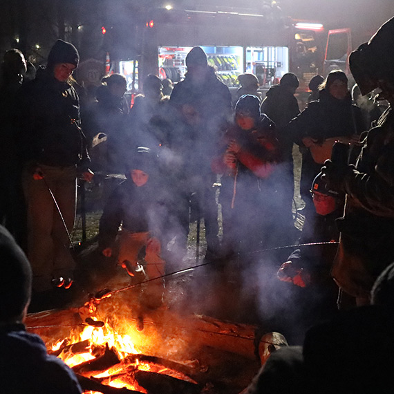Spektakularnie powitana - musi z nami pozosta�! �winouj�cie przyj�o wiosn� ogniem i �piewem