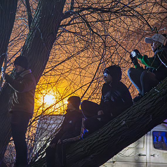 Spektakularnie powitana - musi z nami pozosta�! �winouj�cie przyj�o wiosn� ogniem i �piewem