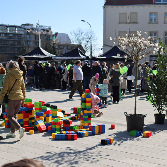 Zielony przylądek w Świnoujściu. Port Szczecin-Świnoujście przywitał wiosnę rozdając mieszkańcom sadzonki