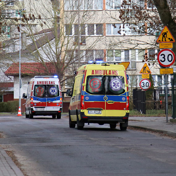 Dramat na basenie w Świnoujściu. Mężczyzna reanimowany po wyciągnięciu z wody