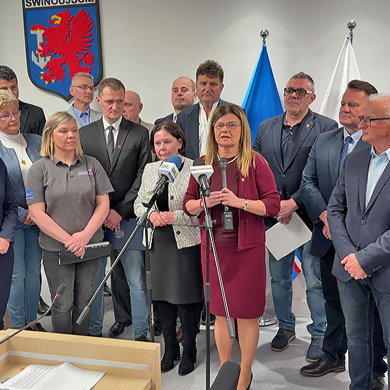 Świnoujście mówi jednym głosem. Radni i władze miasta apelują o pilne działania państwa. Zobacz film!