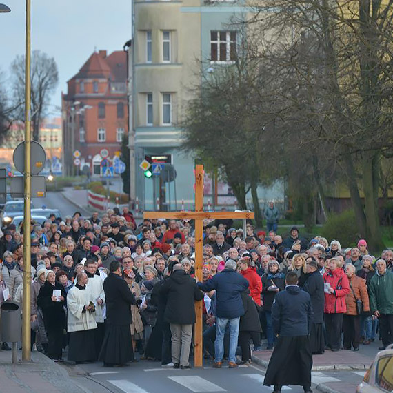 Droga Krzyżowa przejdzie ulicami Świnoujścia. Wierni wyruszą wieczorem