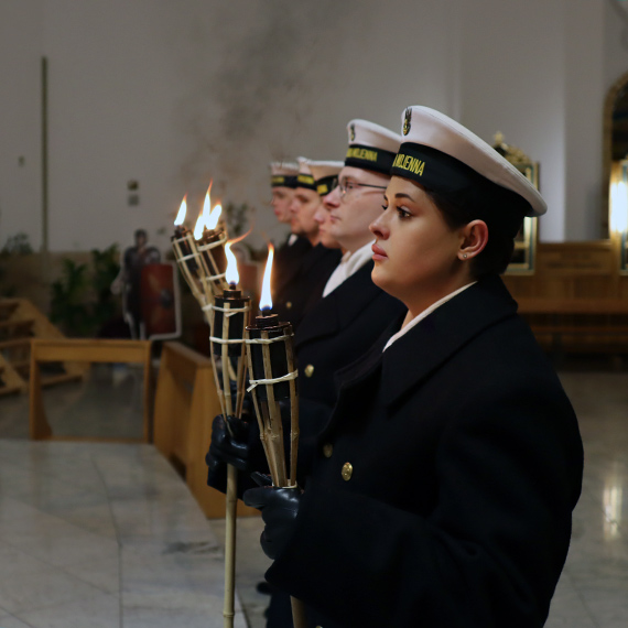 Za krzy�em ulicami �winouj�cia. Uczestnicy modlili si� w intencjach miasta ale i wszystkich rodak�w