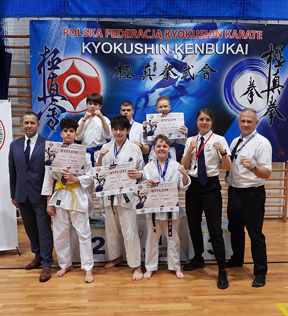 Karatecy ze �winouj�cia pokazali klas�. Medale i mocny sygna� z Mi�dzyzdroj�w