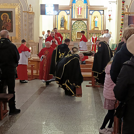 Piątkowy wieczór w świnoujskim sanktuarium, żałoba przepleciona z nadzieją