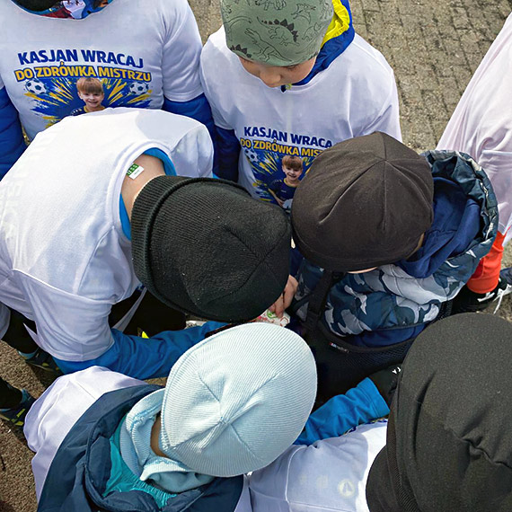 Koszulki dla kolegi z kontuzją. Młodzi piłkarze ze Świnoujścia pokazali, co znaczy drużyna