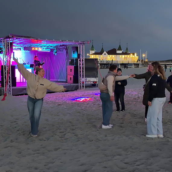 Podglądamy sąsiadów - tak bawi się Ahlbeck nad morzem. Zobacz film!