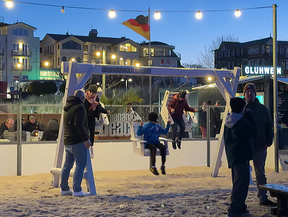 Podgl�damy s�siad�w - tak bawi si� Ahlbeck nad morzem. Zobacz film!