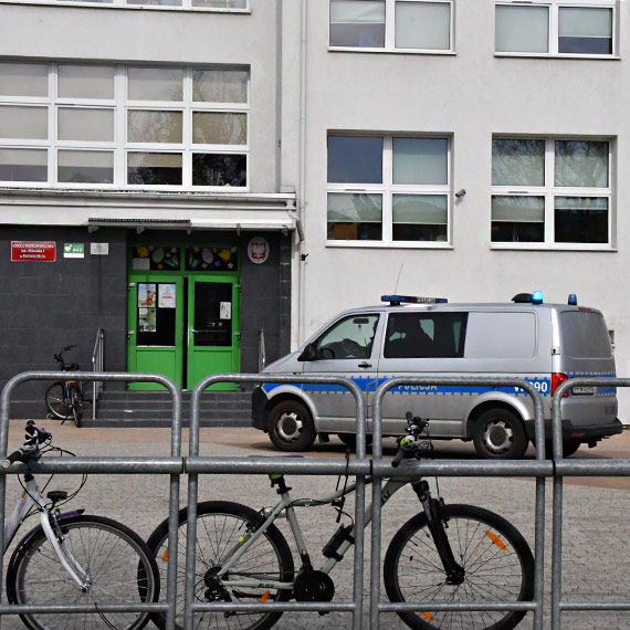 Pogotowie przy szkole na ulicy Kościuszki. Dziecko nie trafiło do szpitala