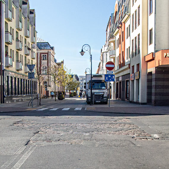 Dziury, kruszący się asfalt. Coraz bardziej zdegradowane ulice [3]