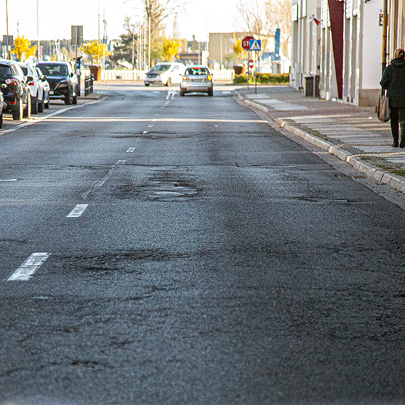 Dziury, kruszący się asfalt. Coraz bardziej zdegradowane ulice [4]