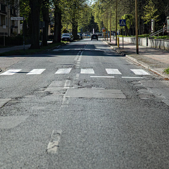 Dziury, kruszący się asfalt. Coraz bardziej zdegradowane ulice [5]