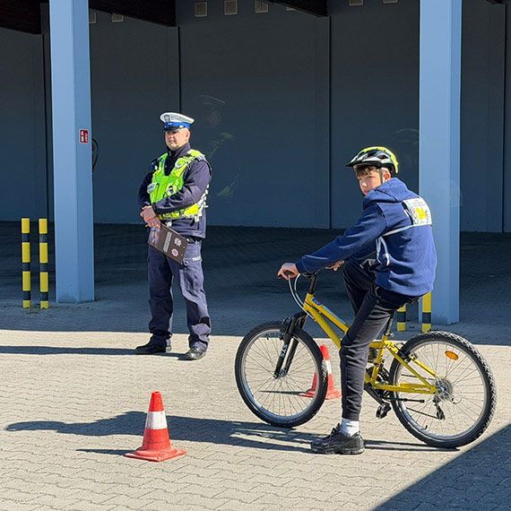 Młodzi rowerzyści jadą dalej [2]