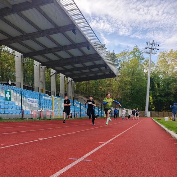 Młodzi sportowcy w akcji – Czwartki Lekkoatletyczne znów zachwyciły [1]