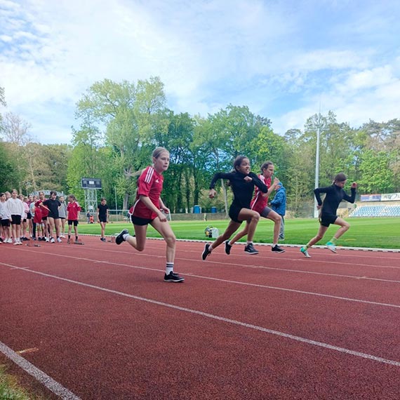 Młodzi sportowcy w akcji – Czwartki Lekkoatletyczne znów zachwyciły [5]