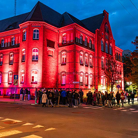 „Krwista noc” w Świnoujściu” Pomysł na spacer po mrocznej historii przyciągnął tłumy. Zobacz film! [3]
